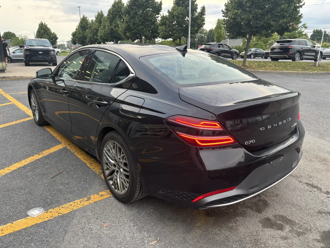 2022 Genesis G70 — photo 3