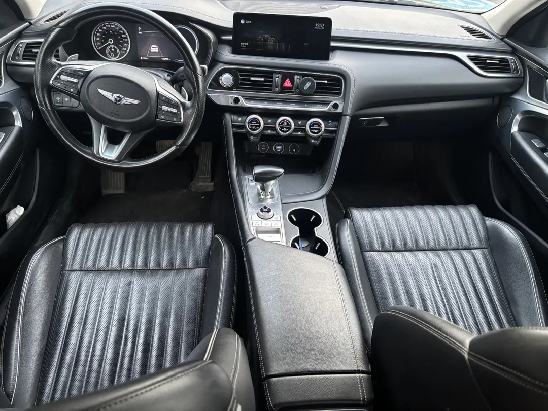 2022 Genesis G70 — photo 7