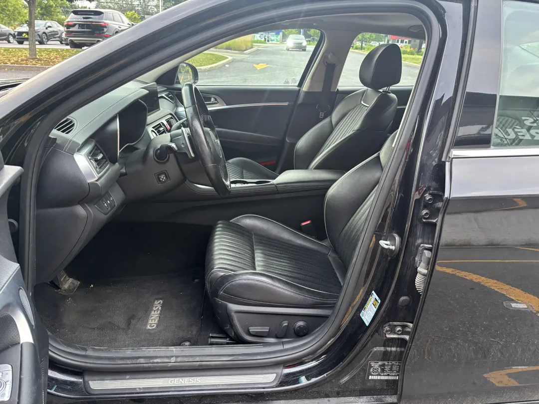 2022 Genesis G70 — photo 6