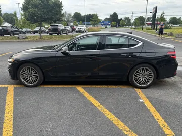 2022 Genesis G70 - image 4