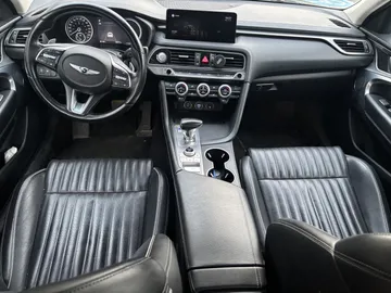 2022 Genesis G70 - image 8
