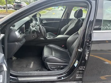 2022 Genesis G70 - image 7