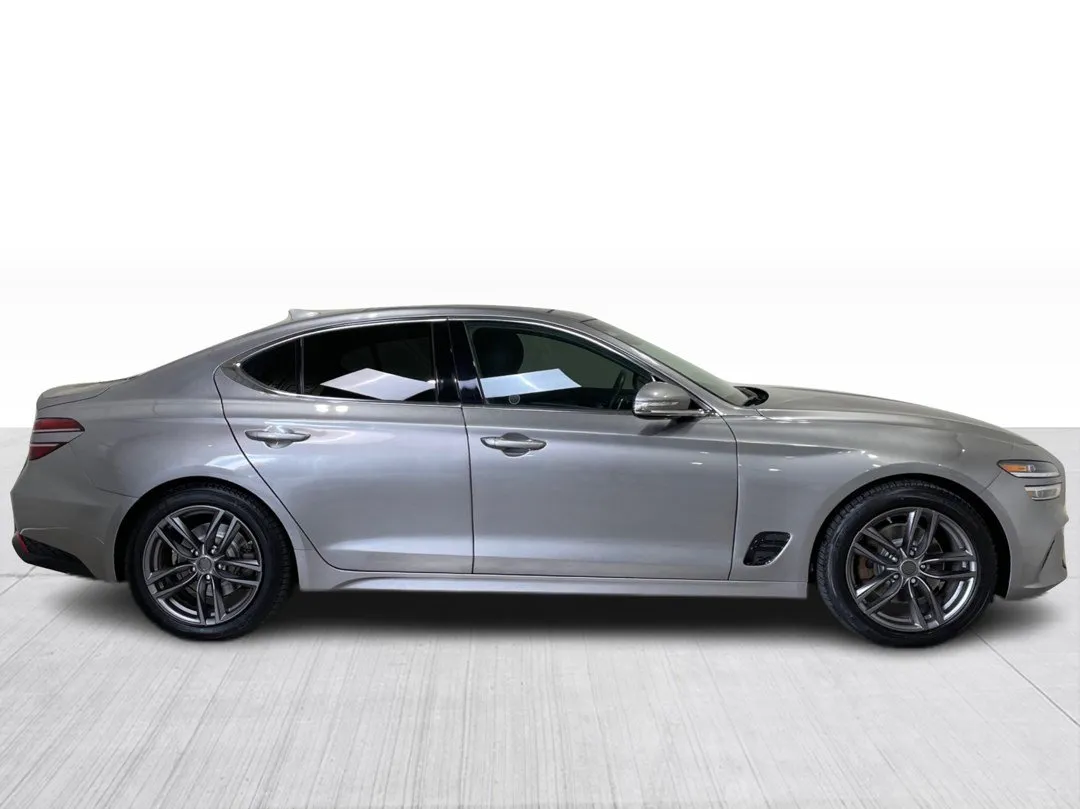 2023 Genesis G70 — photo 2