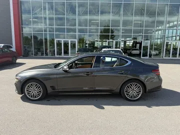 2022 Genesis G70 - image 4
