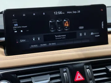 2022 Genesis G70 - image 30