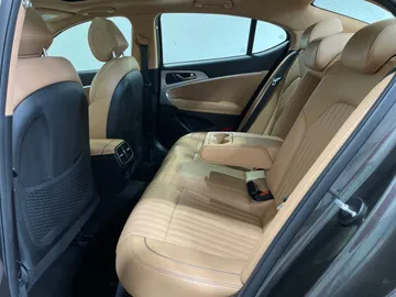 2022 Genesis G70 - image 16