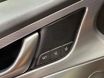 2022 Genesis G70 - image 21