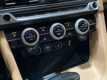 2022 Genesis G70 - image 24