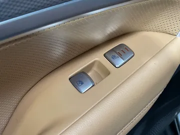 2022 Genesis G70 - image 33