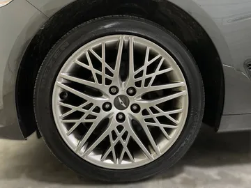 2022 Genesis G70 - image 7