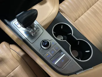2022 Genesis G70 - image 29