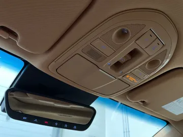 2022 Genesis G70 - image 17