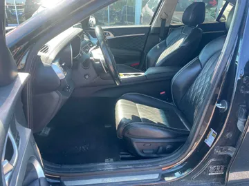 2019 Genesis G70 - image 8