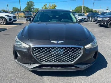 2019 Genesis G70 - image 2