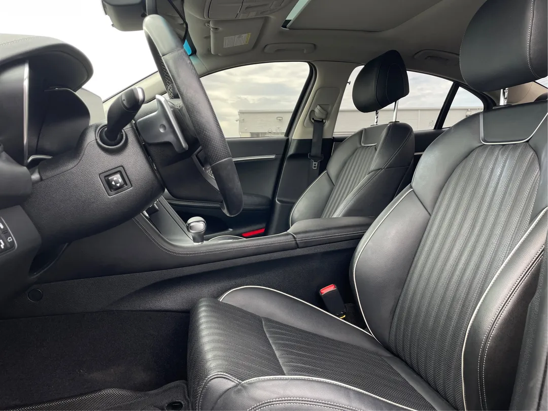 2021 Genesis G70 — photo 3