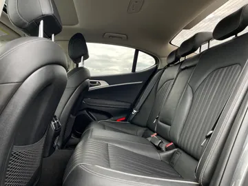 2021 Genesis G70 - image 16