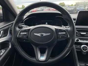 2021 Genesis G70 - image 19
