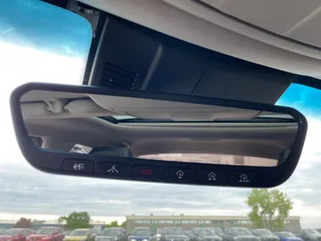 2021 Genesis G70 - image 17