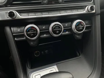2021 Genesis G70 - image 23
