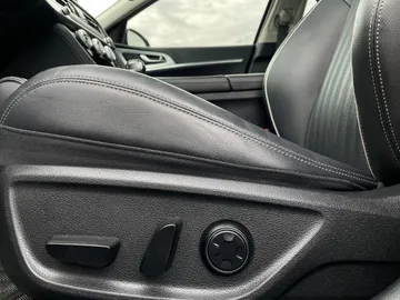 2021 Genesis G70 - image 26