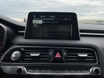 2021 Genesis G70 - image 8