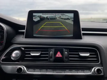 2021 Genesis G70 - image 22