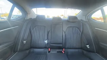 2021 Genesis G70 - image 8