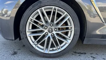 2021 Genesis G70 - image 7