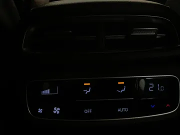 2021 Genesis G80 - image 29