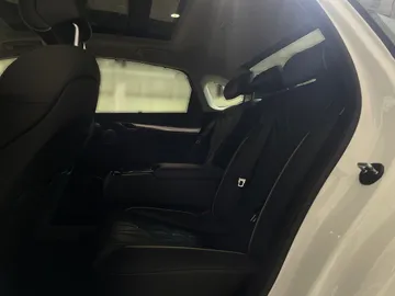 2021 Genesis G80 - image 14