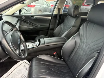 2023 Genesis G80 - image 9