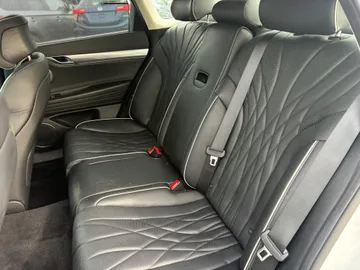 2023 Genesis G80 - image 10