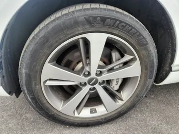 2022 Genesis GV80 - image 9