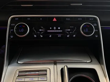 2021 Genesis GV80 - image 26