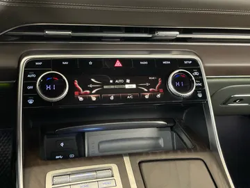 2023 Genesis GV80 - image 24