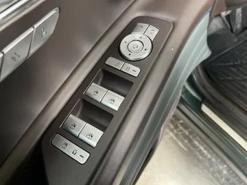 2023 Genesis GV80 - image 26
