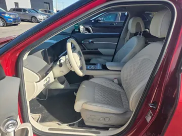 2023 Genesis GV60 - image 8