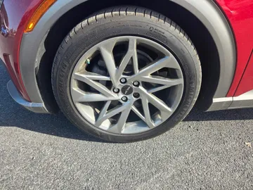 2023 Genesis GV60 - image 7