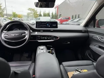 2024 Genesis GV70 - image 8