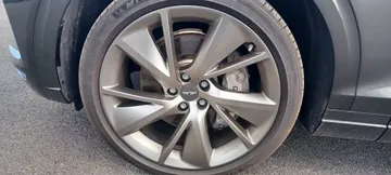 2025 Genesis GV70 - image 8