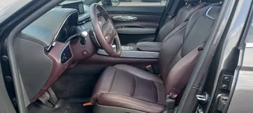 2025 Genesis GV70 - image 9