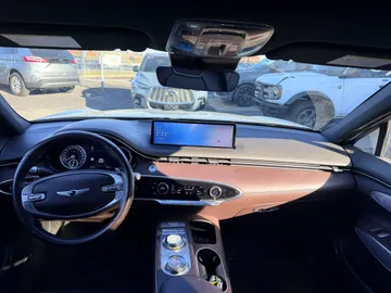 2023 Genesis GV70 - image 9