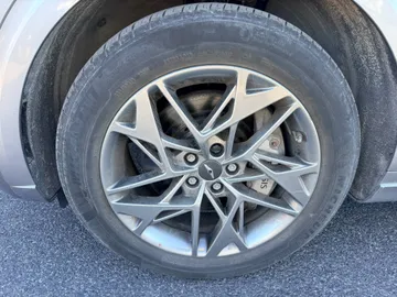 2023 Genesis GV70 - image 7
