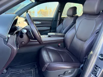 2023 Genesis GV70 - image 8