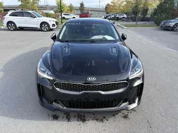 2021 Kia Stinger - image 2