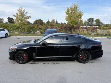 2021 Kia Stinger - image 4