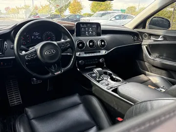 2021 Kia Stinger - image 7