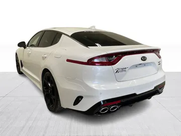 2018 Kia Stinger - image 12