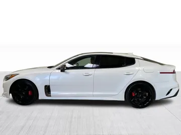 2018 Kia Stinger - image 11