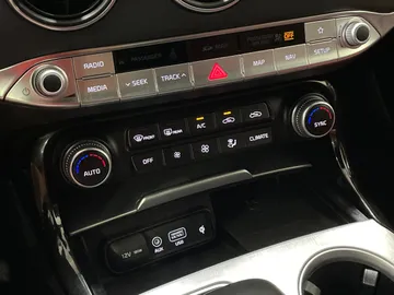 2018 Kia Stinger - image 23